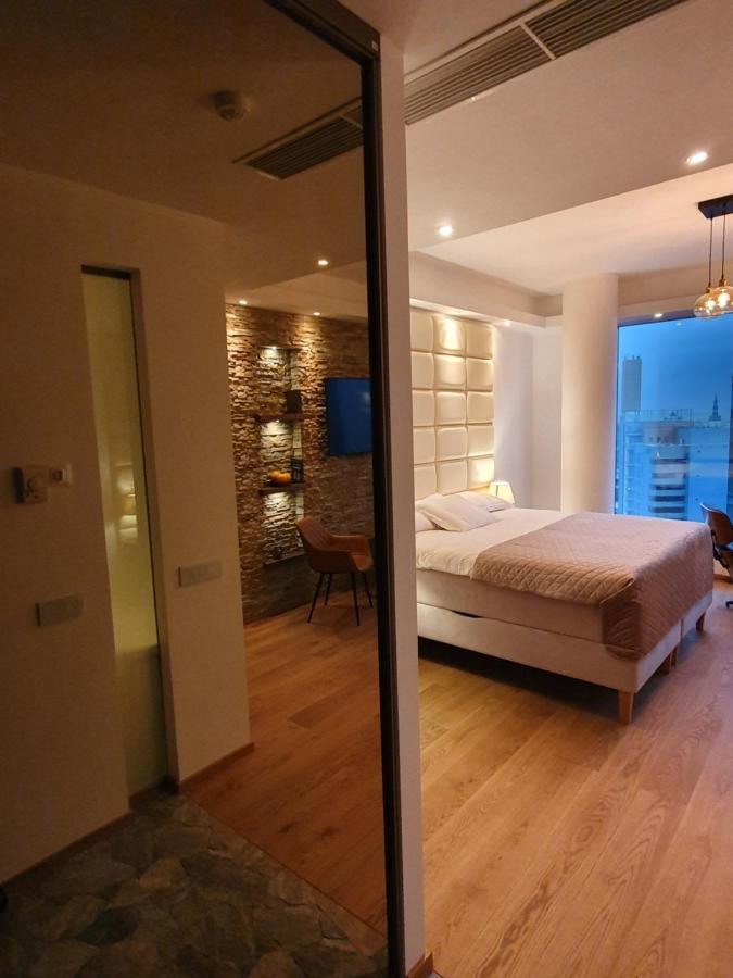 Skyview Suite - Breathtaking Views From Bed And From Jacuzzi. City Center Skyscraper Upper Floors Талин Екстериор снимка