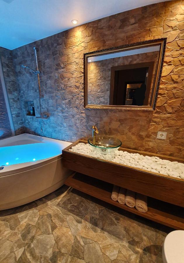 Skyview Suite - Breathtaking Views From Bed And From Jacuzzi. City Center Skyscraper Upper Floors Талин Екстериор снимка