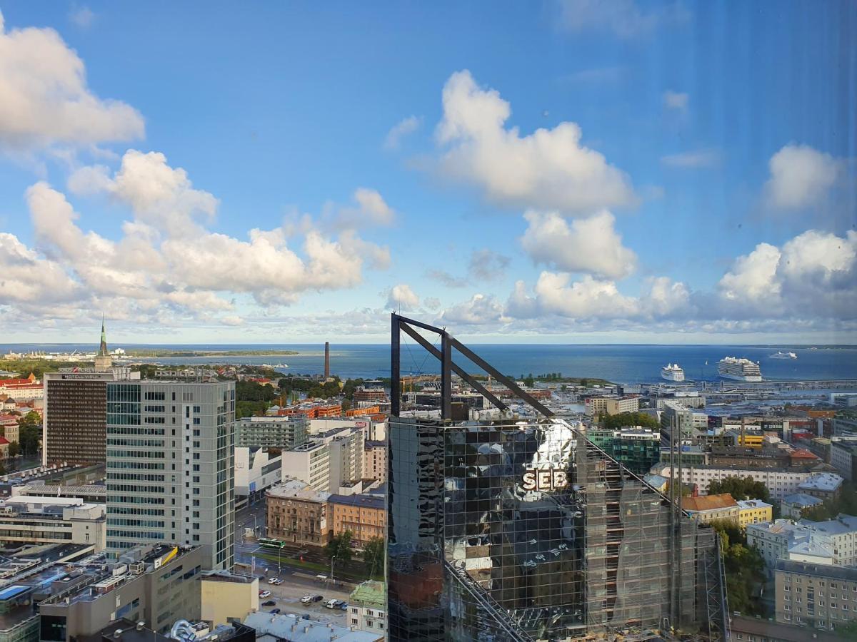 Skyview Suite - Breathtaking Views From Bed And From Jacuzzi. City Center Skyscraper Upper Floors Талин Екстериор снимка