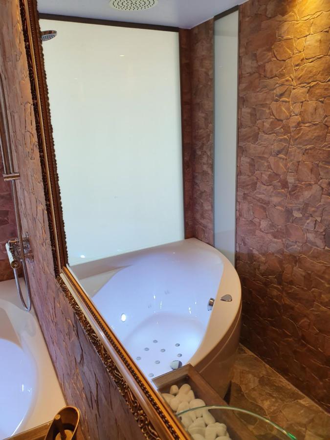 Skyview Suite - Breathtaking Views From Bed And From Jacuzzi. City Center Skyscraper Upper Floors Талин Екстериор снимка