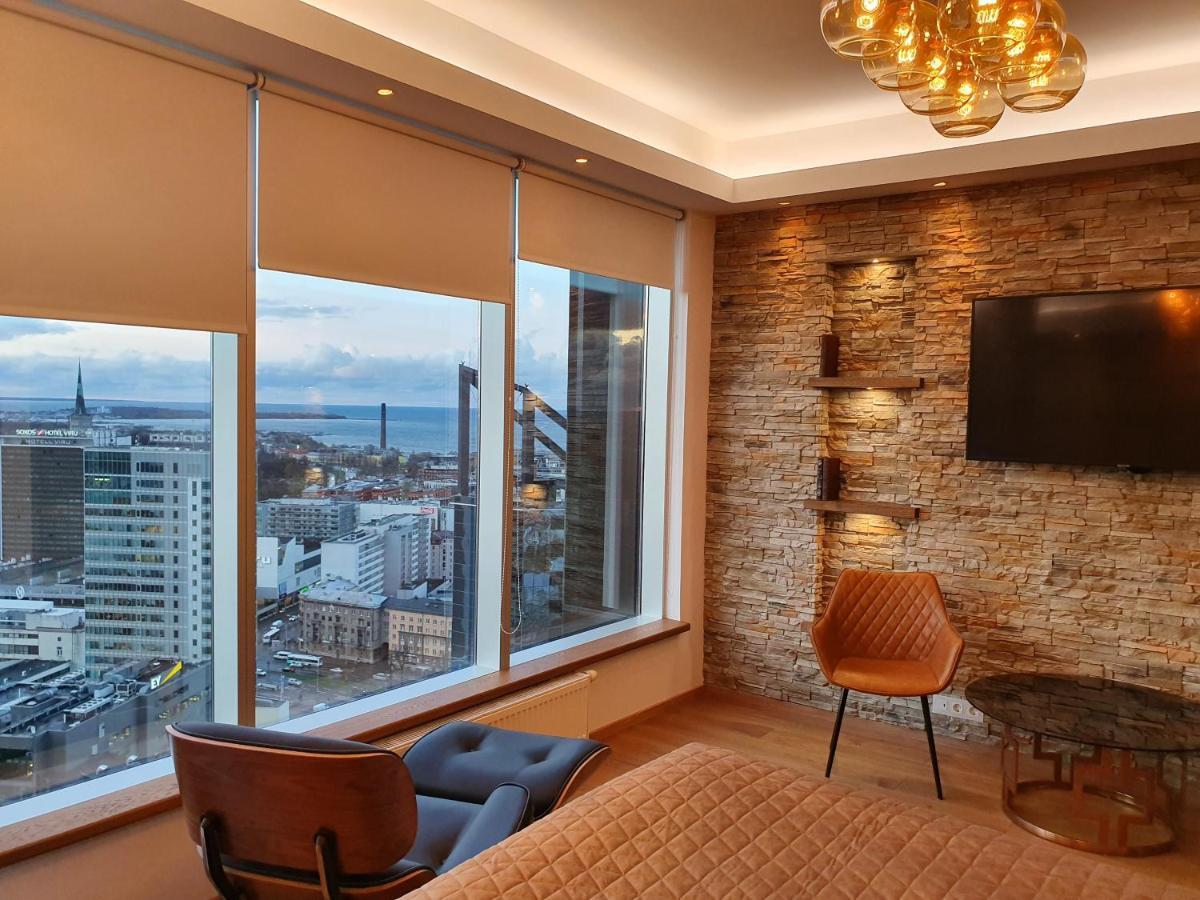 Skyview Suite - Breathtaking Views From Bed And From Jacuzzi. City Center Skyscraper Upper Floors Талин Екстериор снимка