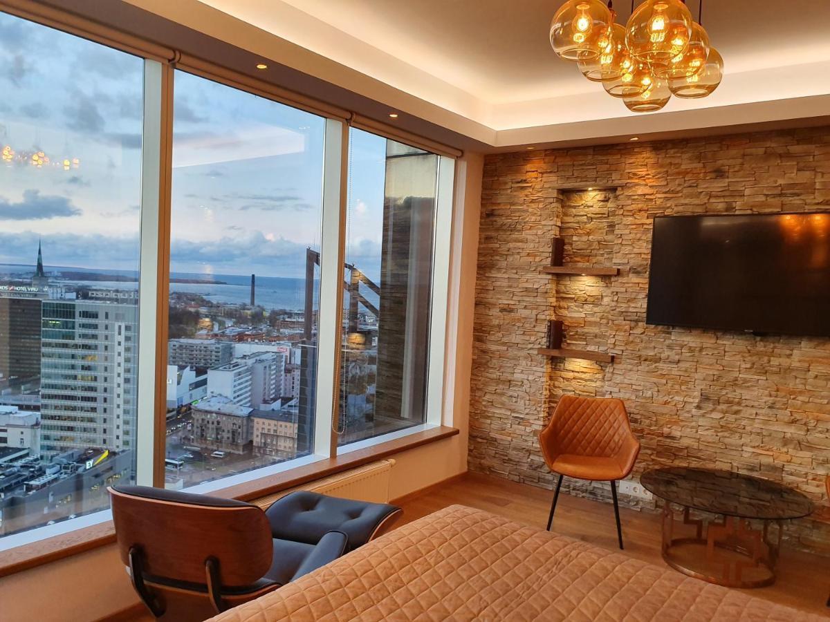 Skyview Suite - Breathtaking Views From Bed And From Jacuzzi. City Center Skyscraper Upper Floors Талин Екстериор снимка