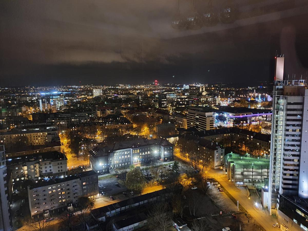 Skyview Suite - Breathtaking Views From Bed And From Jacuzzi. City Center Skyscraper Upper Floors Талин Екстериор снимка